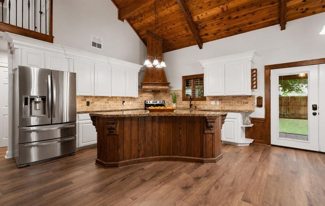 312 Springwood Drive, Conroe, TX 77385