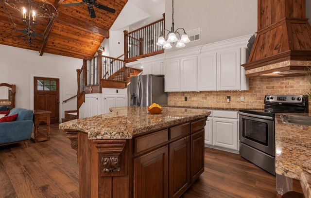 312 Springwood Drive, Conroe, TX 77385