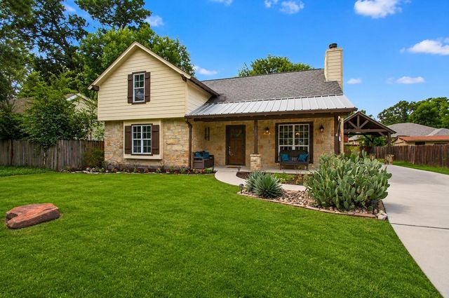 312 Springwood Drive, Conroe, TX 77385