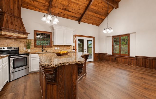 312 Springwood Drive, Conroe, TX 77385
