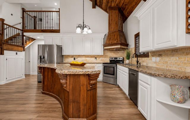 312 Springwood Drive, Conroe, TX 77385