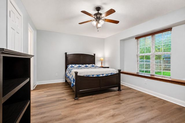 312 Springwood Drive, Conroe, TX 77385