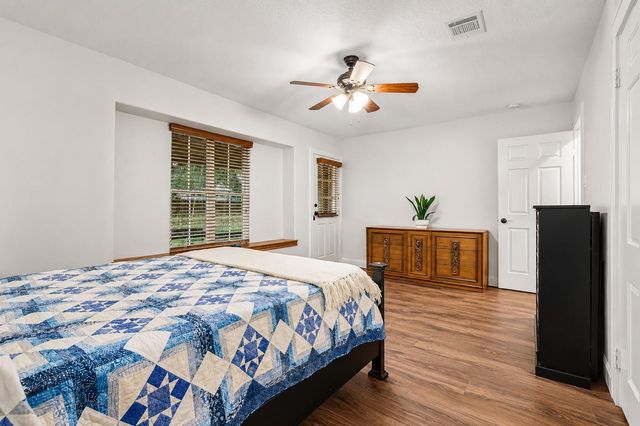 312 Springwood Drive, Conroe, TX 77385