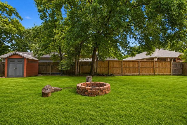 312 Springwood Drive, Conroe, TX 77385