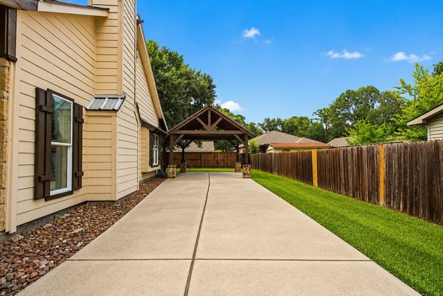 312 Springwood Drive, Conroe, TX 77385
