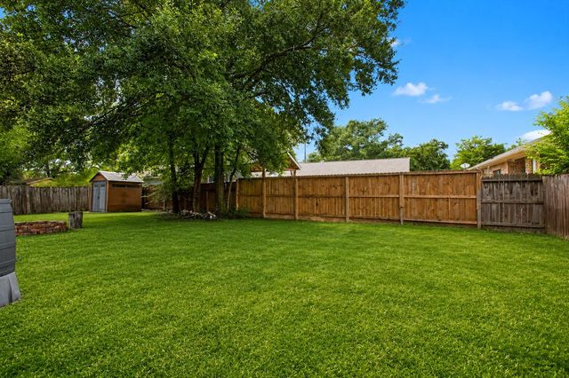 312 Springwood Drive, Conroe, TX 77385