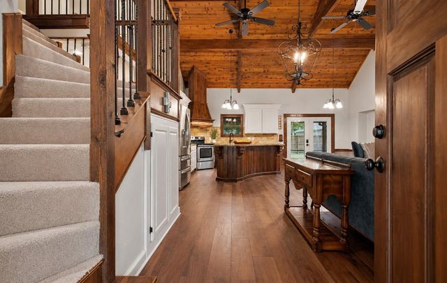 312 Springwood Drive, Conroe, TX 77385