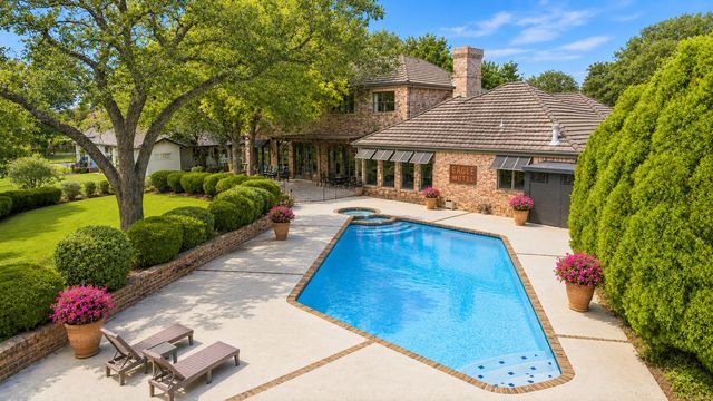 27030 Masters Pkwy, Spicewood, TX 78669
