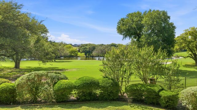 27030 Masters Pkwy, Spicewood, TX 78669