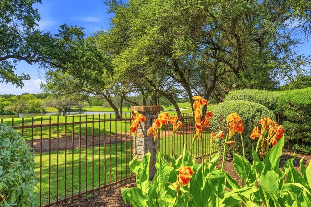 27030 Masters Pkwy, Spicewood, TX 78669