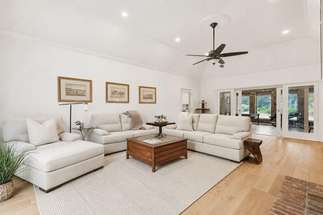 27030 Masters Pkwy, Spicewood, TX 78669