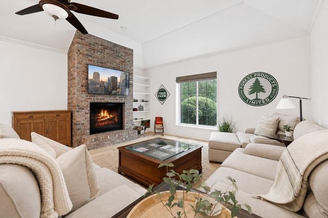 27030 Masters Pkwy, Spicewood, TX 78669