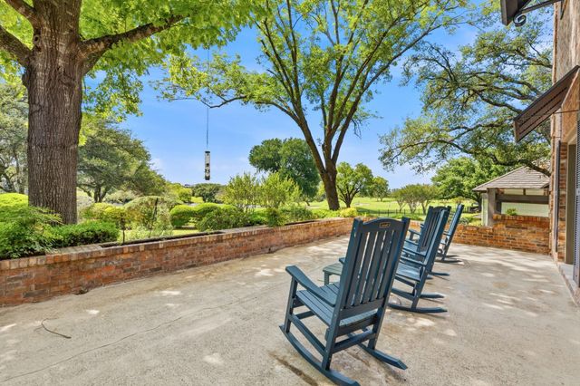 27030 Masters Pkwy, Spicewood, TX 78669