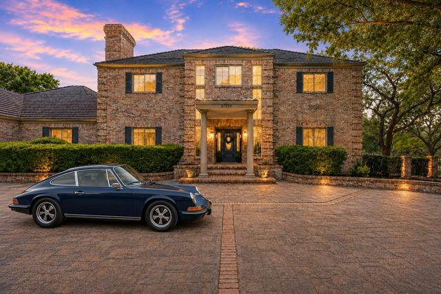 27030 Masters Pkwy, Spicewood, TX 78669