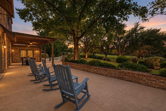 27030 Masters Pkwy, Spicewood, TX 78669