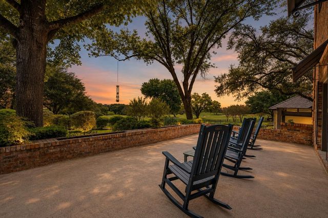 27030 Masters Pkwy, Spicewood, TX 78669