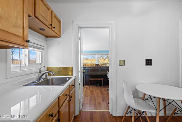 59 Florence Avenue, Leonardo, NJ 07737