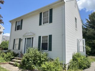 18 Harris Dr, East Longmeadow, MA 01028