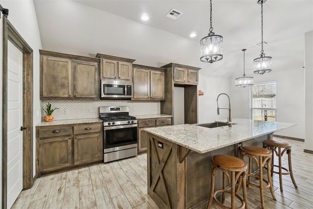 10040 SW 22nd Street, Yukon, OK 73099