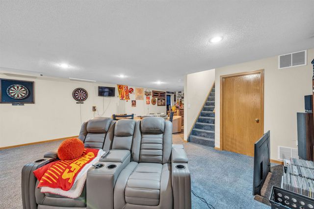 10013 W Jewell Cir, Wichita, KS 67209