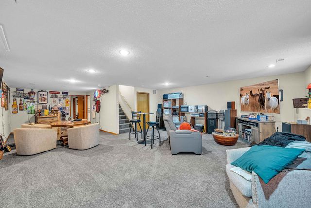 10013 W Jewell Cir, Wichita, KS 67209