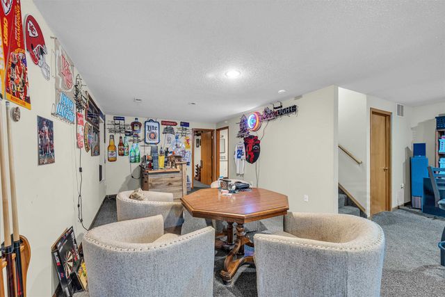 10013 W Jewell Cir, Wichita, KS 67209