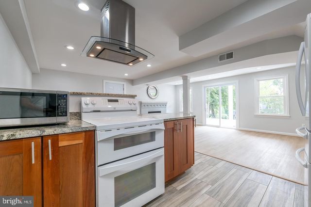 7032 COVENTRY RD, Alexandria, VA 22306