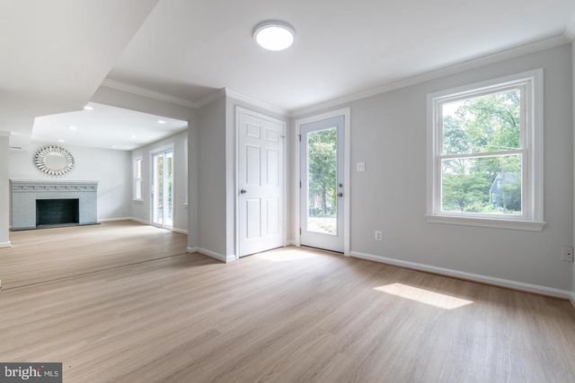 7032 COVENTRY RD, Alexandria, VA 22306