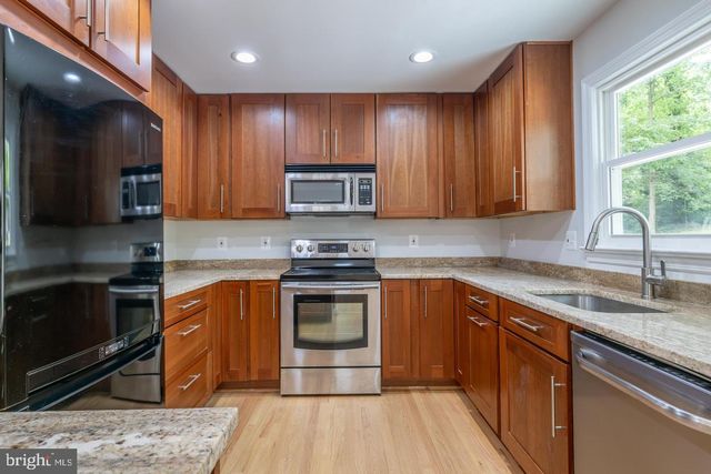 7032 COVENTRY RD, Alexandria, VA 22306
