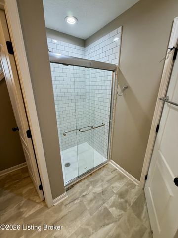 6229 Camden Cir, Crestwood, KY 40014