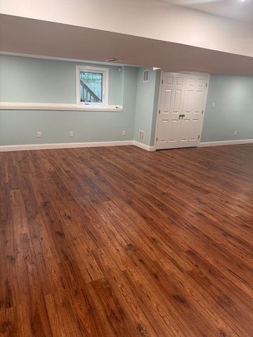 233 Saint Mary St 10, Needham, MA 02494