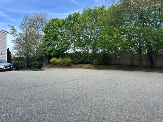233 Saint Mary St 10, Needham, MA 02494
