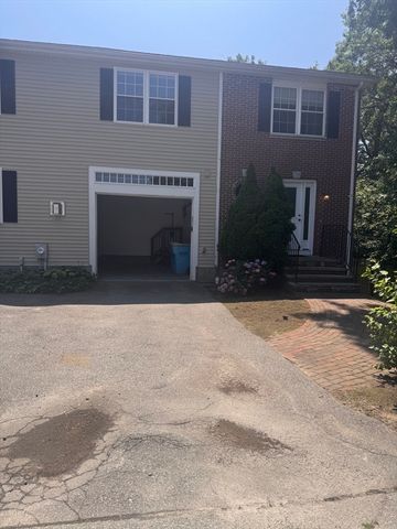 233 Saint Mary St 10, Needham, MA 02494