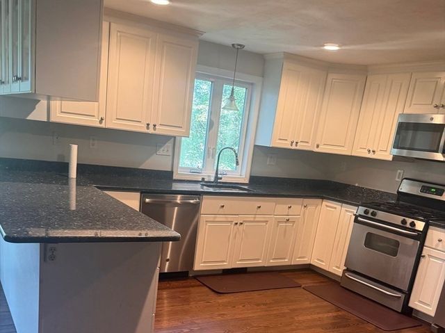 233 Saint Mary St 10, Needham, MA 02494