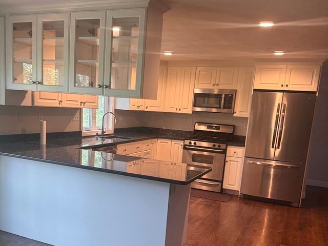 233 Saint Mary St 10, Needham, MA 02494