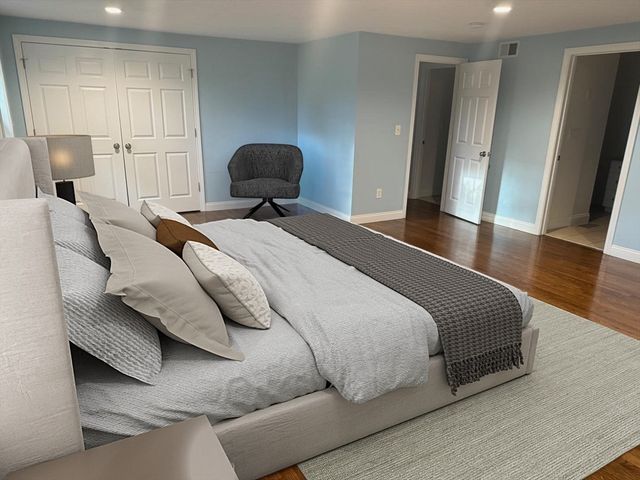 233 Saint Mary St 10, Needham, MA 02494