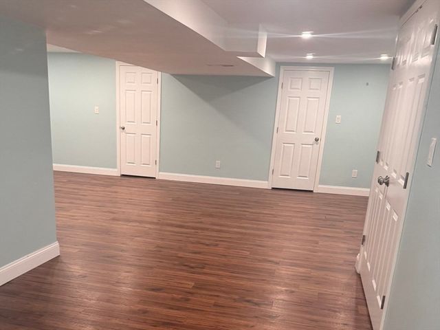 233 Saint Mary St 10, Needham, MA 02494
