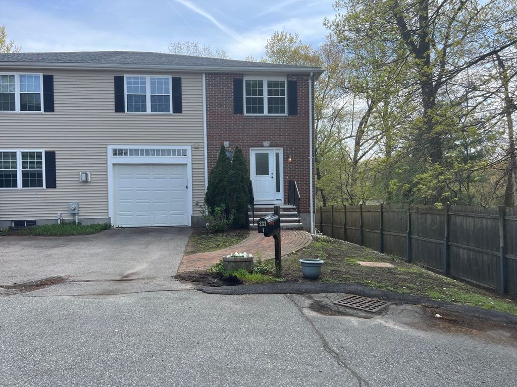 233 Saint Mary St 10, Needham, MA 02494