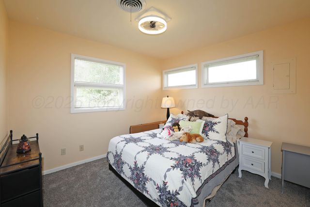 2409 Rosewood Lane, Pampa, TX 79065