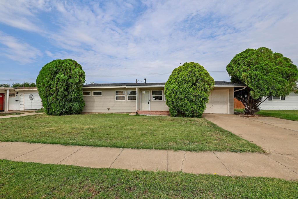 2409 Rosewood Lane, Pampa, TX 79065