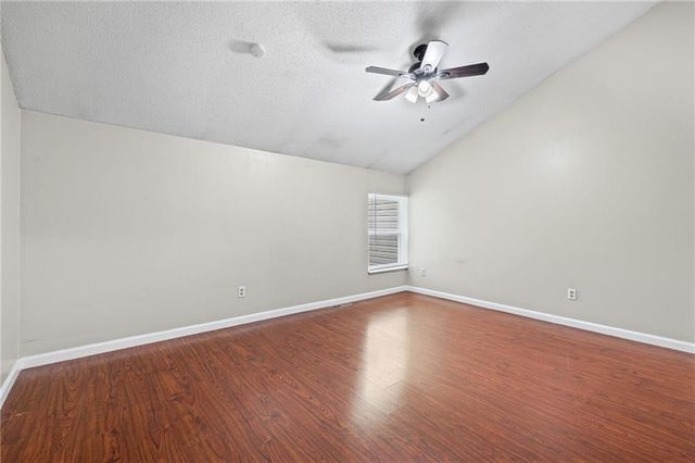 11230 College Avenue, Kansas City, MO 64137