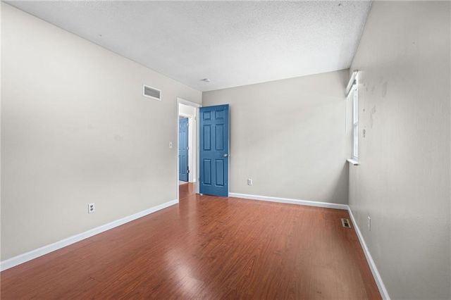 11230 College Avenue, Kansas City, MO 64137
