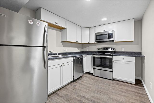 11230 College Avenue, Kansas City, MO 64137