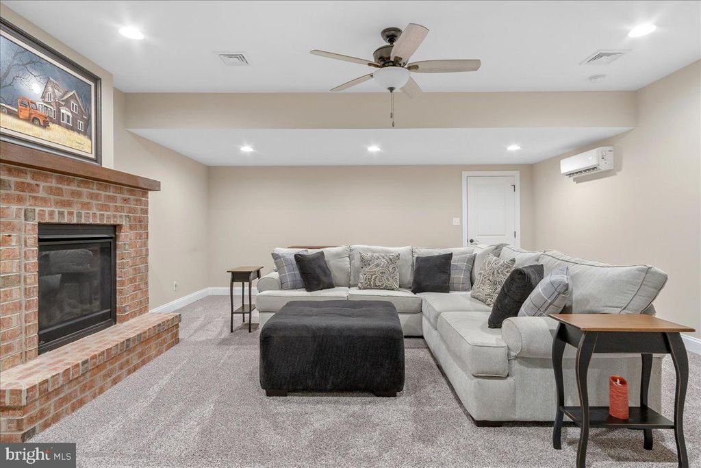 Image 23 of property listing at 7654 WINDMILL ROAD, Greencastle, PA 17225