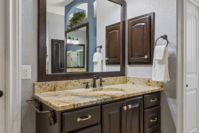 148 Woodlands, La Vernia, TX 78121