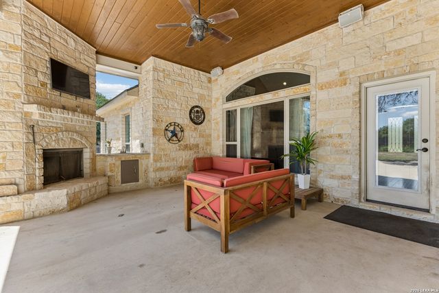 148 Woodlands, La Vernia, TX 78121