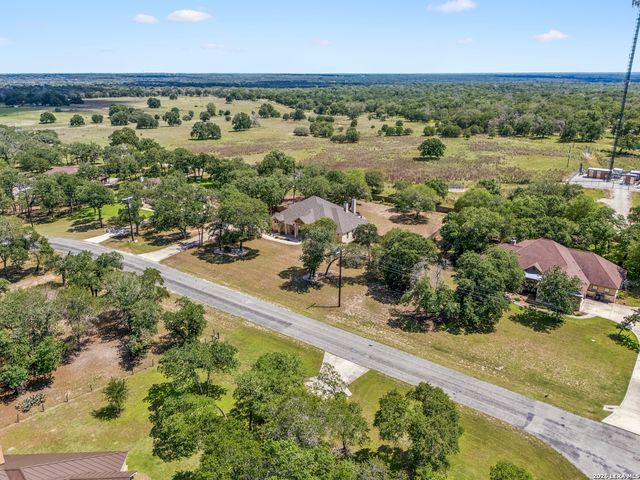 148 Woodlands, La Vernia, TX 78121