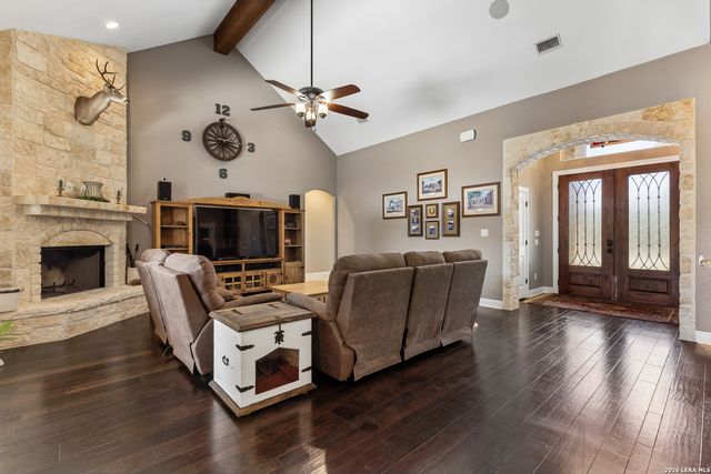 148 Woodlands, La Vernia, TX 78121