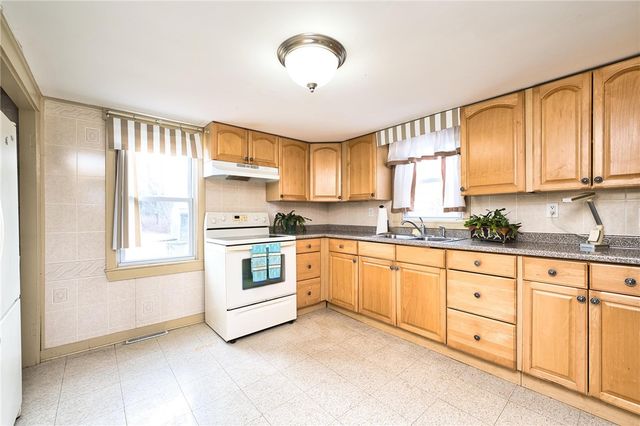 138 Willow Avenue, Little Compton, RI 02837