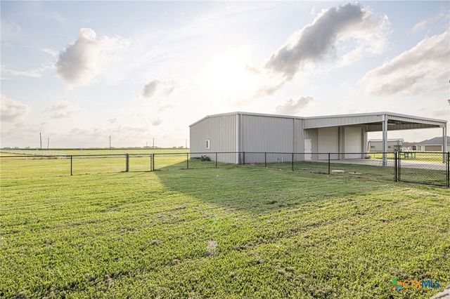 45 Blue Heron Drive, Port Lavaca, TX 77979